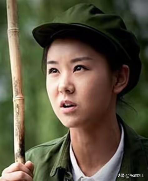 他们俩这种不算恋情的恋情最终被同学侯玉英给打破,郝红梅毅然抛弃了