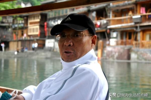 本亮大叔简介:做VLOG真人出镜，如果感觉自己又老又丑，怕人笑话怎么办？