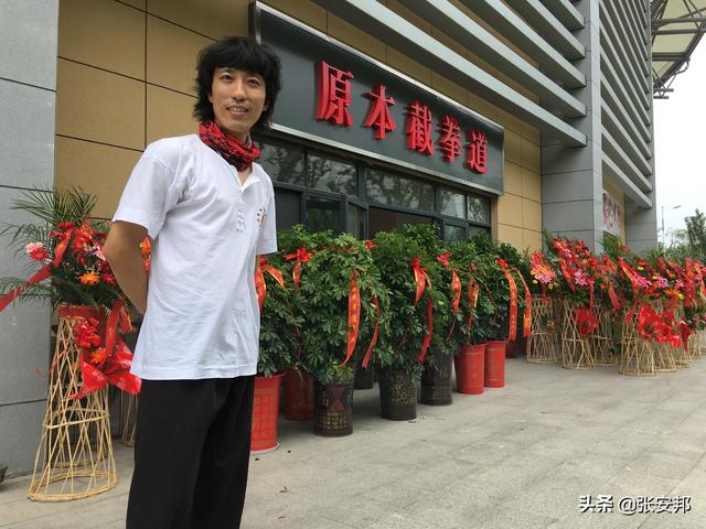 一代宗师李小龙是怎么死的？死之前在干什么？