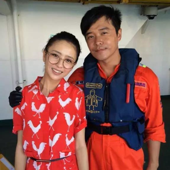佟丽娅陈思诚离婚:陈思诚和佟丽娅官宣离婚，是因为陈思诚挣的钱少吗？