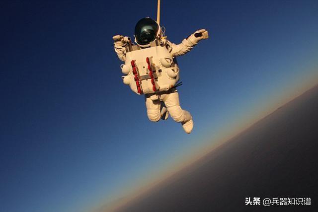 客机失事:空难事件中，乘客生还率几乎为0，为何客机不让乘客跳伞求生？
