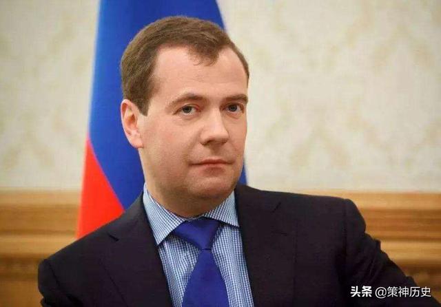 俄紧急情况部长遇难，俄罗斯总理梅德韦杰夫突然宣布政府全体辞职，意欲何为