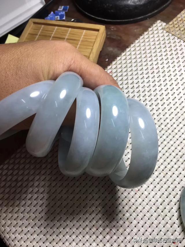 翡翠的品种和等级,翡翠分类和命名是怎样的？