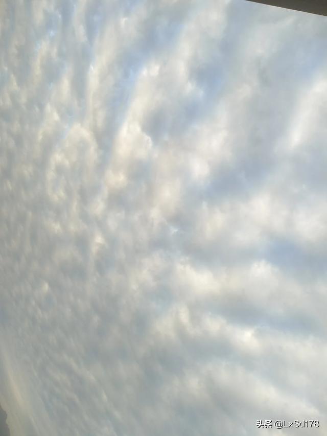 鱼鳞云原来是给冷空气打前站，“鱼鳞云”是怎么形成的意味着天气好还是坏