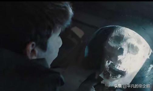 吴邪是谁:《盗墓笔记》中录像带中吴邪为何看到他自己的身影