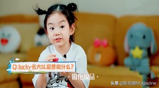 戚薇的儿子:网友评论：戚薇女儿lucky越来越像她了？你认为呢？