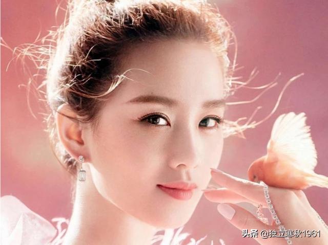 靳羽西年龄:女人，如何变得更有气质？