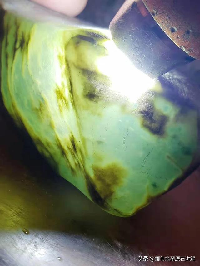 翡翠入门级知识大全,翡翠玉石的挑选有没有什么技巧呢？