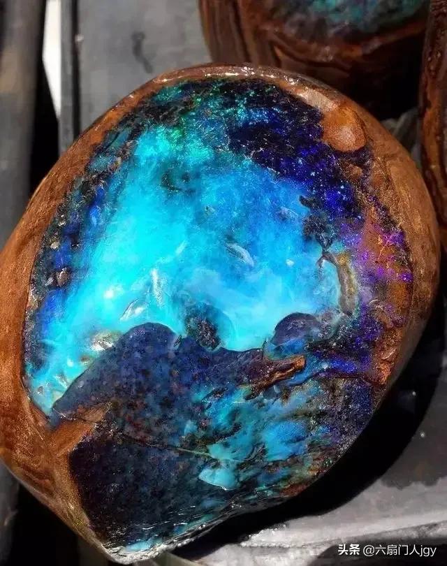 手电筒翡翠鉴别最直接方法,翡翠镯的鉴定方法，如何鉴别粘接翡翠手镯？