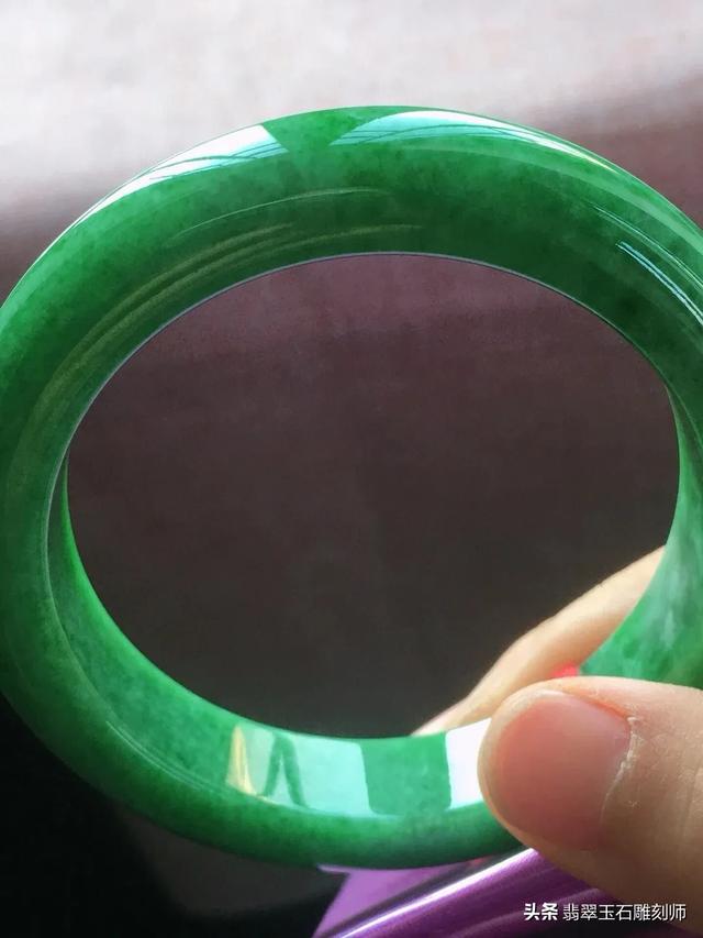 好翡翠手镯的图片,很稀罕翡翠镯子啊，谁能推荐一下哪家的好？
