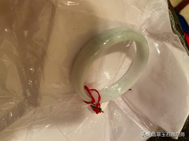 翡翠免费估价网站,翡翠手镯估价，拜托拜托？