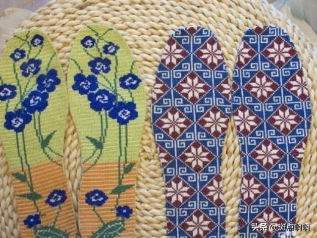 宠物狗十字绣下载:十字绣鞋垫图案大全,十字绣鞋垫价格？