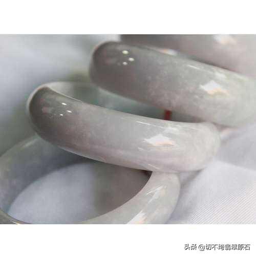 6000元春带彩手镯,春带彩的翡翠是什么档次？