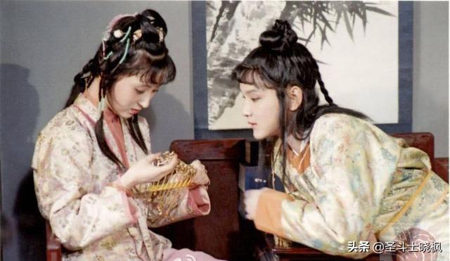 《红楼梦》中贾宝玉初见林黛玉,摔玉是什么心态,作者这么写有什么意义