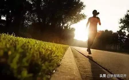 适合发<a href=https://maguai.com/list/256-0-0.html target=_blank class=infotextkey><a href=https://maguai.com/list/256-0-0.html target=_blank class=infotextkey>朋友圈</a></a>励志句子:有哪些句子适合当成座右铭？