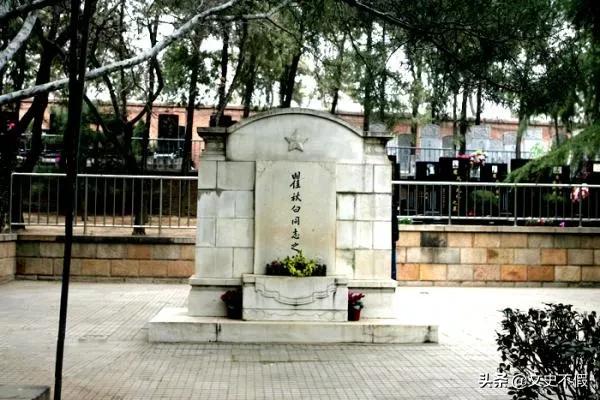 周文雍在狱中写下的诗句:古代英勇就义，慷慨赴死的诗，哪一首最著名？