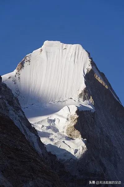 喜马拉雅山在哪，珠穆朗玛峰一半在中国，一半在尼泊尔，为何属于我国？