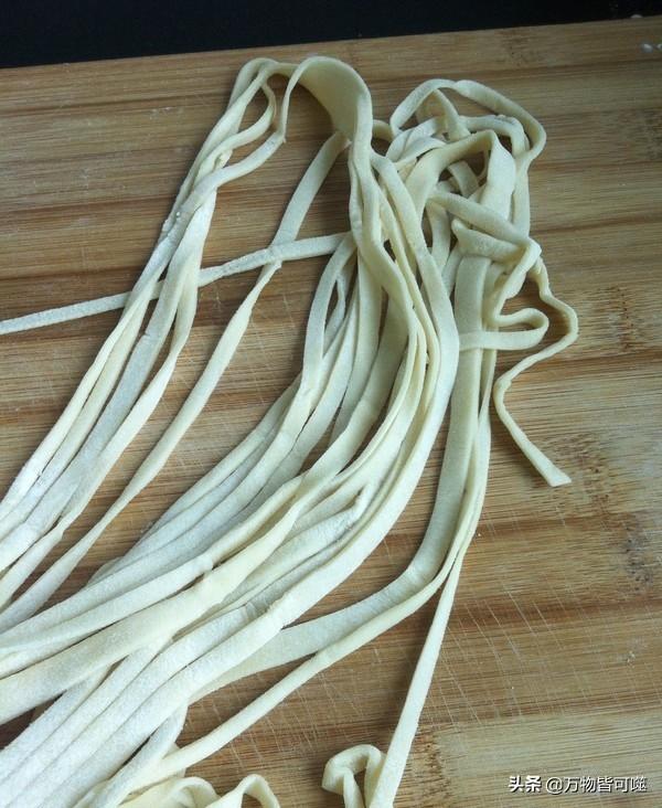 柳岩化身美厨娘:亲们，蜗居在家都制作出了哪些美食呢配图求分享，我也想尝尝