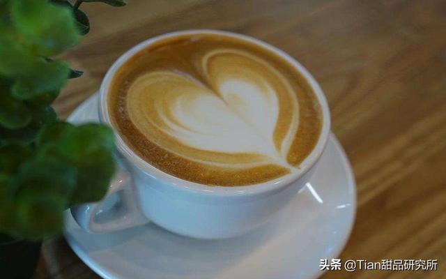 我的咖啡猫下载:咖啡表面的花纹是用什么弄出来的？难不难？ 咖啡猫跑酷下载