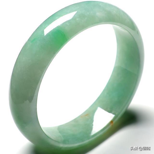 玉手镯的真假对照图,怎么辨别玉镯子的真假呢？