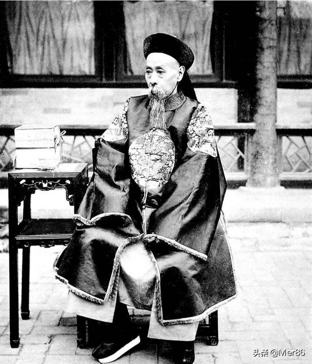 姜桂题:为什么袁世凯能让军队死心塌地效忠他一个人，从而架空清政府呢？