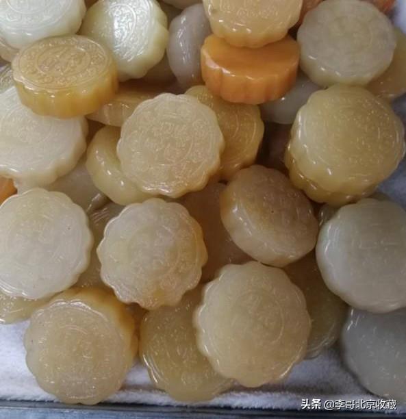 不透明的黄蜡石图片,这块7公斤，透光性能好，是黄蜡石吗？