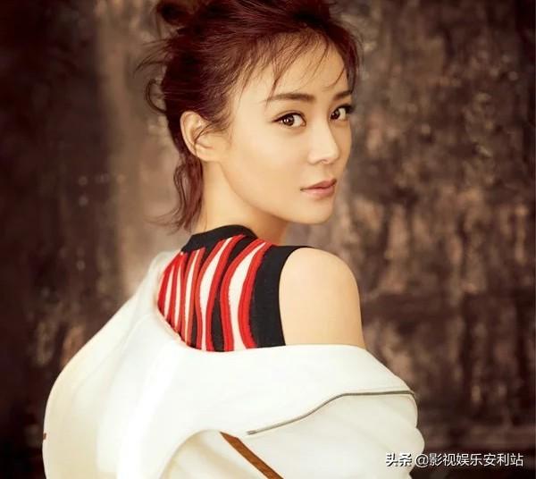 李佳璘:张小斐凭《你好，李焕英》走红，她的同班同学除了杨幂还有谁？