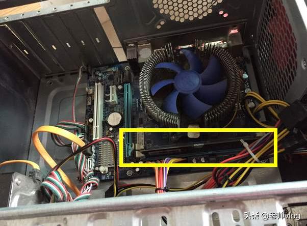 电脑蓝屏是怎么回事(电脑一打开就蓝屏怎么回事)