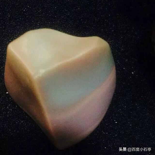 红色玉石值多少钱,玉是血红色，能值多少钱？