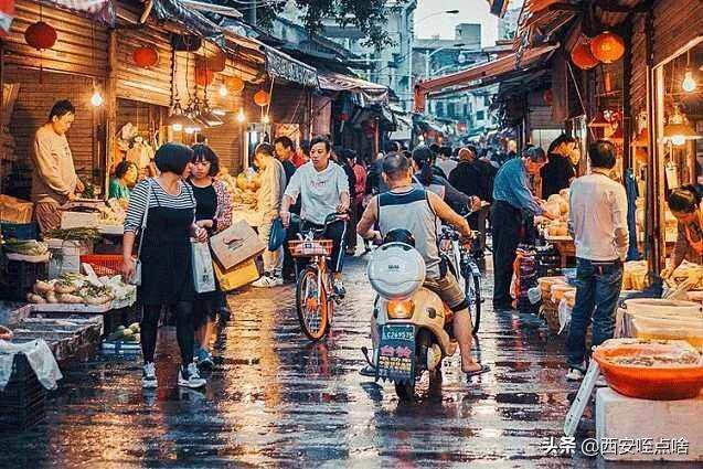 县城临街小菜市场里有小商铺,做啥生意能投资少、利润还可以？