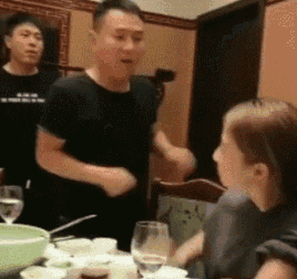 如何看待厦门国际银行新员工不喝领导敬的酒被打耳光一事？