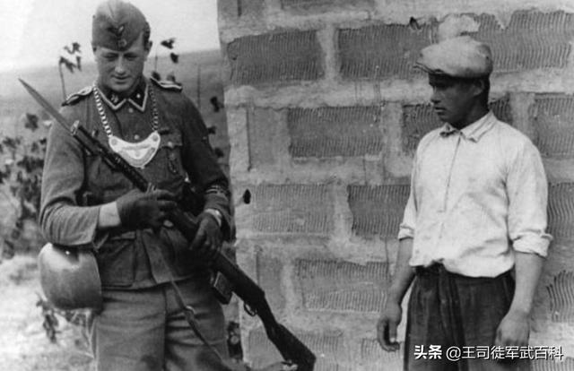 战地3装备狗牌:为什么有的二战德国兵，脖子上会挂着一块半月形牌子？