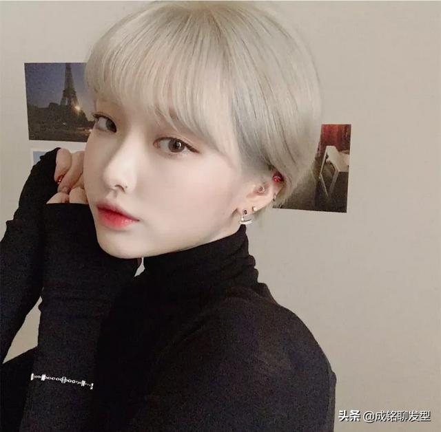 短发型女图片<a href=https://maguai.com/list/50-0-0.html target=_blank class=infotextkey><a href=https://maguai.com/list/50-0-0.html target=_blank class=infotextkey>时尚</a></a>气质:女生短发自由职业夏天适合染什么发色看起来<a href=https://maguai.com/list/50-0-0.html target=_blank class=infotextkey><a href=https://maguai.com/list/50-0-0.html target=_blank class=infotextkey>时尚</a></a>减龄？