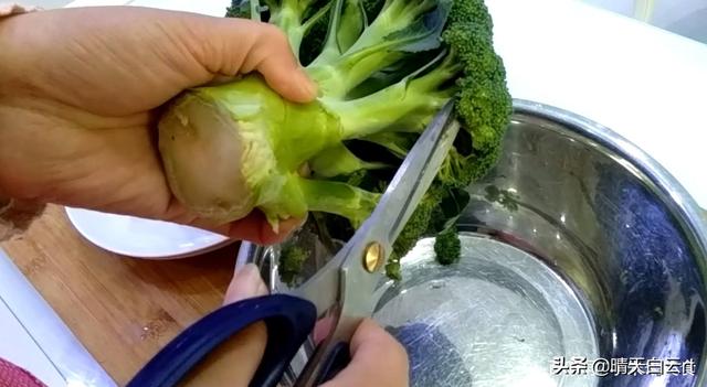 西蓝花怎么清洗能有效地去除农药残余和小虫子？