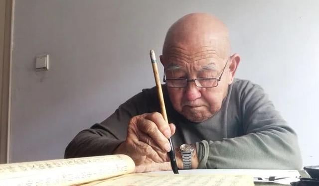 孔子曰：“邦有道则仕；邦无道则可卷而怀之。”与内卷一样吗？