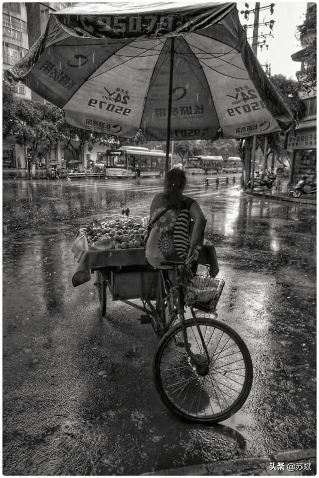 滨州暴雨拍到龙，大雨劈头浇下来，怎样拍摄出狼狈不堪的图片