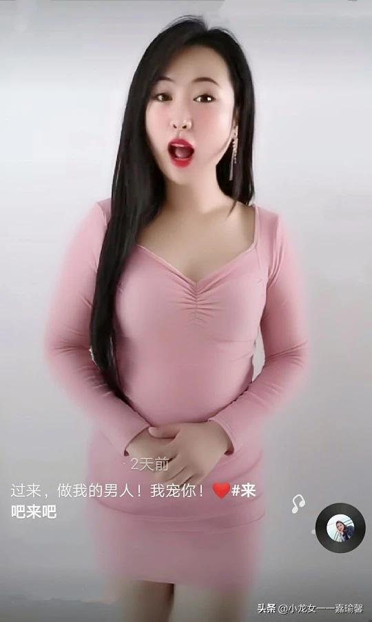 女人爱狗狗群视频:为什么大多单身女人都喜欢养大型犬？