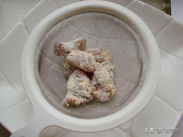 糖醋咕噜肉，咕噜肉用什么粉炸比较脆？