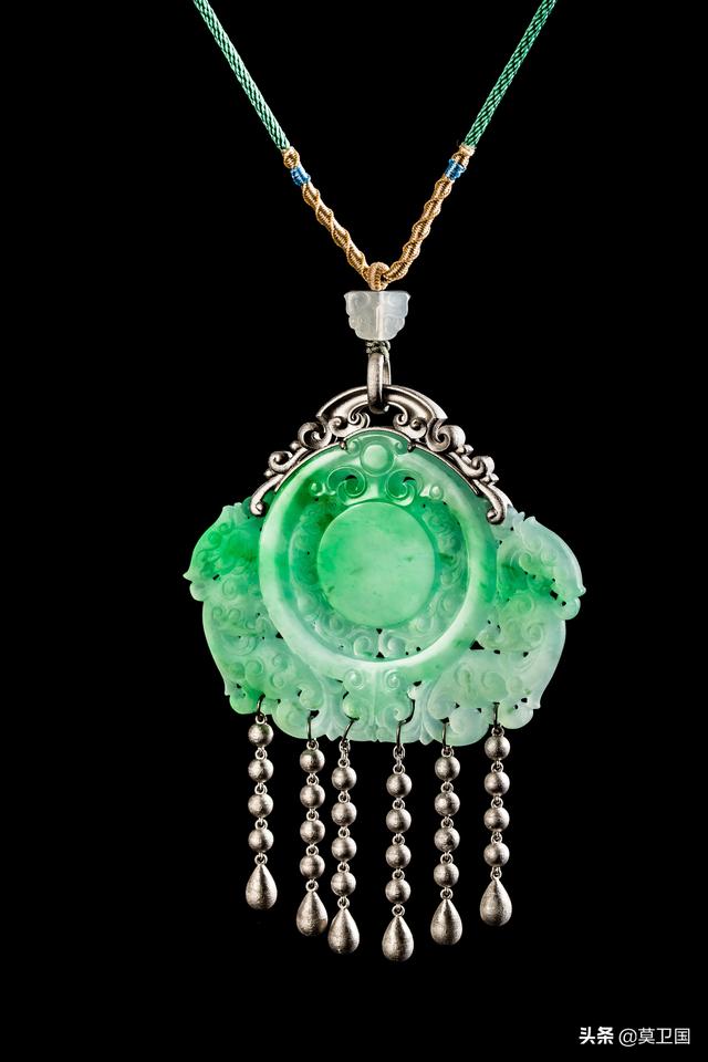 玉吊坠怎么清洗和保养方法,翡翠吊坠能用洗洁精清洗吗？