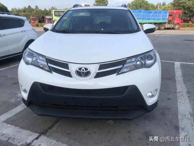 想买一辆越野车,价格在十万左右,颜值高的,能否推荐一下？