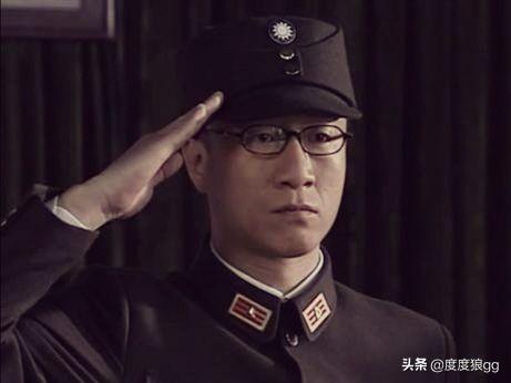 《潜伏》电视剧里,为什么天津站的高层里面只有余则成会偶尔穿军装？