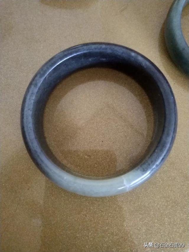 玉用什么灯照出来真假,用火烧一下能辨别玉的真伪吗？为何？