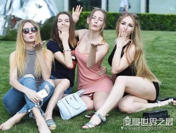 拉脱维亚女多男少，美女成群，这是他们二战中摇摆不定的结果吗？