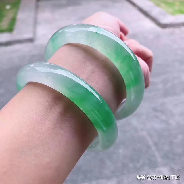 怎么算手镯圈口,如何测量手腕能佩戴多大的翡翠手镯？