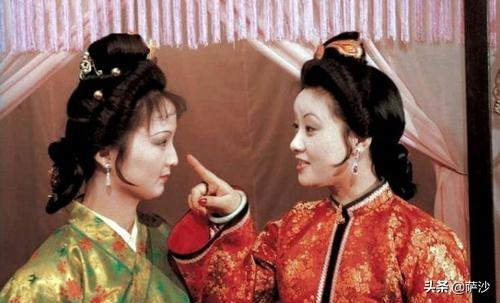 闫凤娇未经处理雅照:红楼梦里的平儿为什么不被称为姨娘？