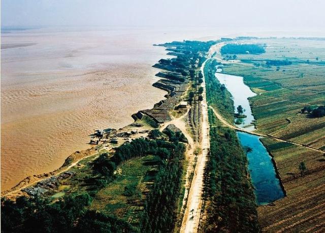 黄河河底照片，黄河入海万年，每年16亿吨含沙量，为何没有填满渤海入海口