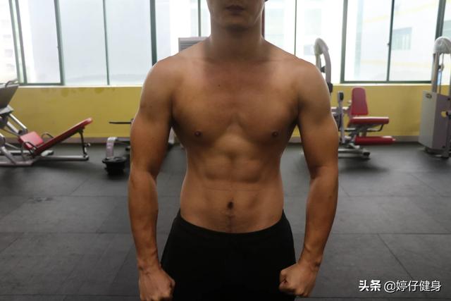 头条问答 如何把胸部练成方块状态 健身运动导师小宇同学的回答 0赞