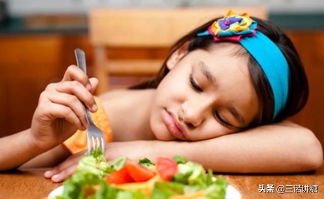 小孩不想吃饭没食欲怎么办,孩子吃饭少,总是没胃口吃东西怎么办