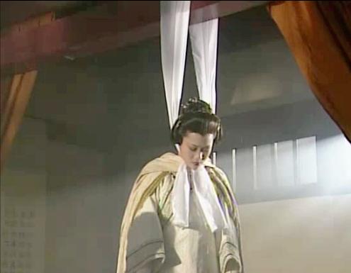 男子将狗吊树上虐杀:上吊自杀不久的人没死，为什么突然把人抱下来反而会害死他？