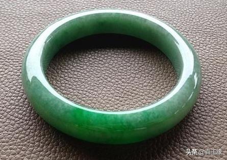 北京买玉手镯去哪里买,小白买翡翠镯子应该去哪？
